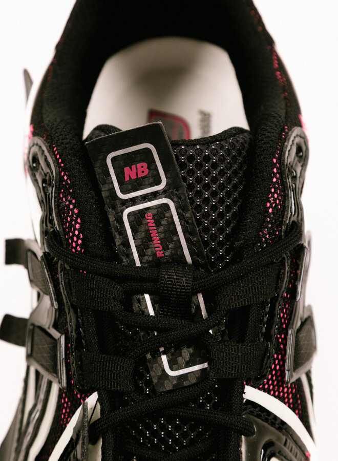 1906 Black Dragon Berry White U1906AD