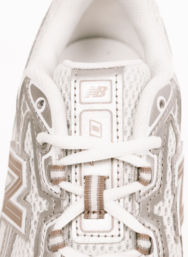 740 Sea Salt Arid Stone Silver Metallic U740MU2