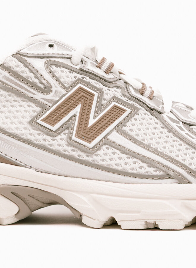 740 Sea Salt Arid Stone Silver Metallic U740MU2