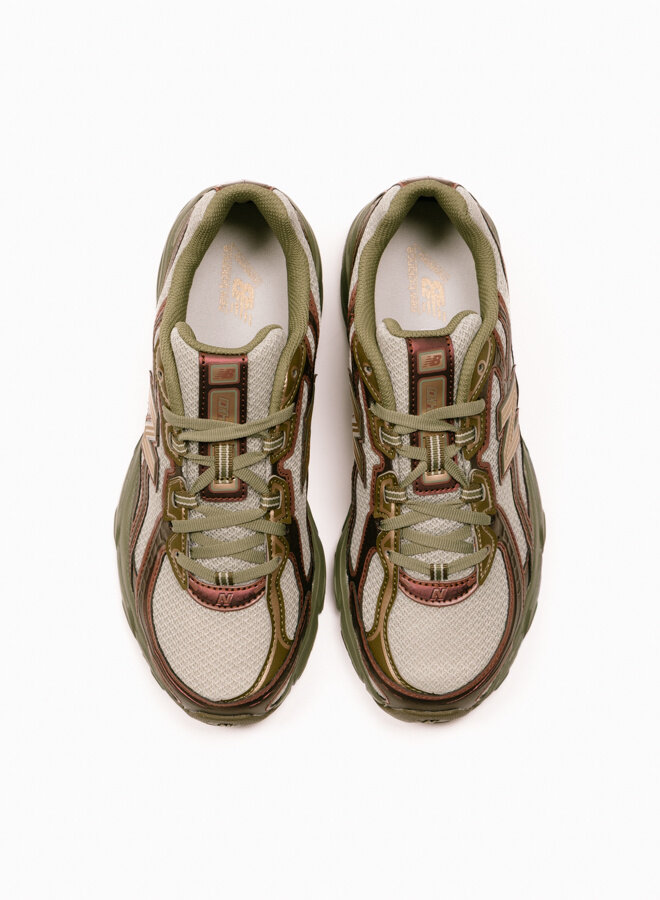 740 Woodland / Dark Olivine / Shipyard / Rich Oak U740AB2