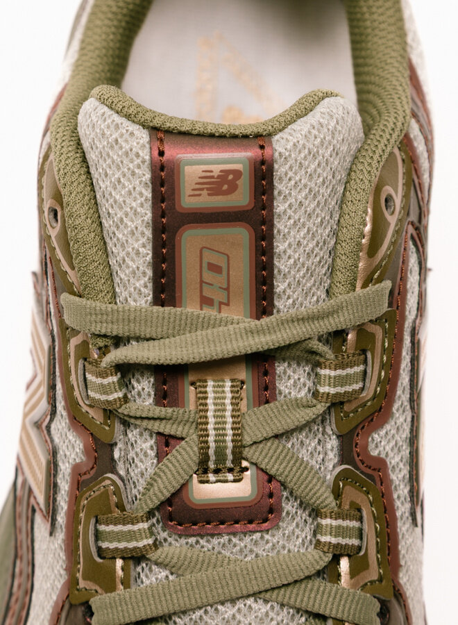 740 Woodland / Dark Olivine / Shipyard / Rich Oak U740AB2