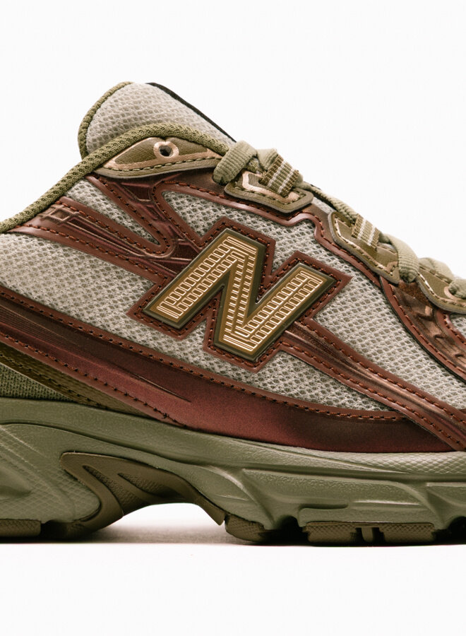 740 Woodland / Dark Olivine / Shipyard / Rich Oak U740AB2