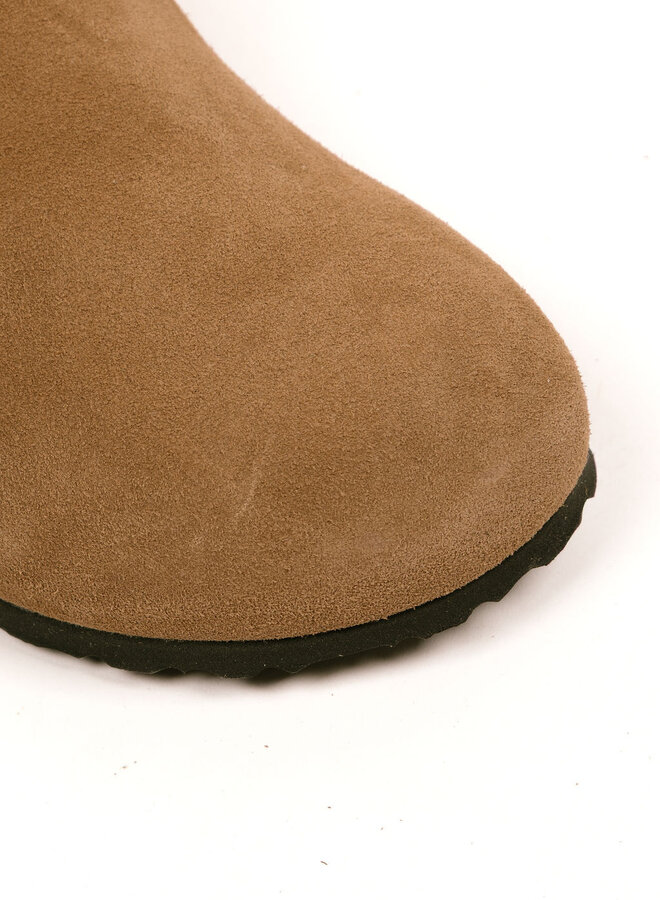 Boston Soft Footbed Suede Leather Dark Tea Tonal