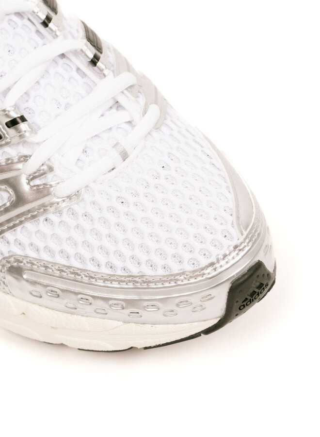 Adistar Control 5 Cloud White / Core Black / Silver Metallic