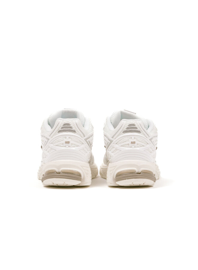 U 1906 980 White Arid Stone