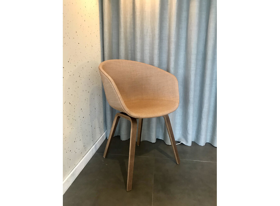 SHOWROOM // AAC 23 - Walnut / Remix 252