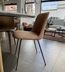 &Tradition Rely Chair HW8 - Tube Base Bronzed Brass - Remix 252