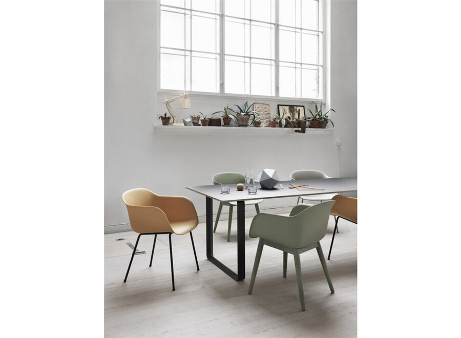Fiber Armchair Tube Base // Kleur Ochre/Anthracite Black (Recycled Plastic)