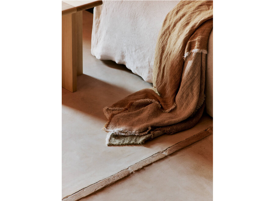 Pila Linen Throw // khaki / Aged Gold