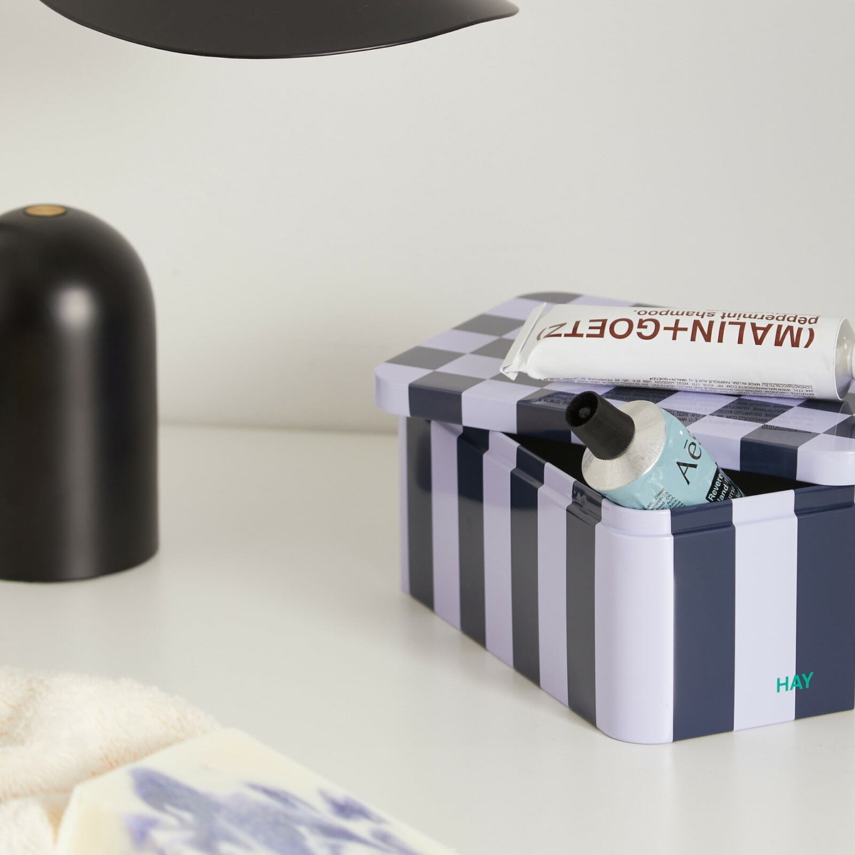 HAY Tin Container // Small / Dark blue en lavender