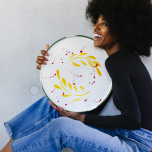 Val Pottery Val Pottery // Platter Gabriela / Yellow feathers