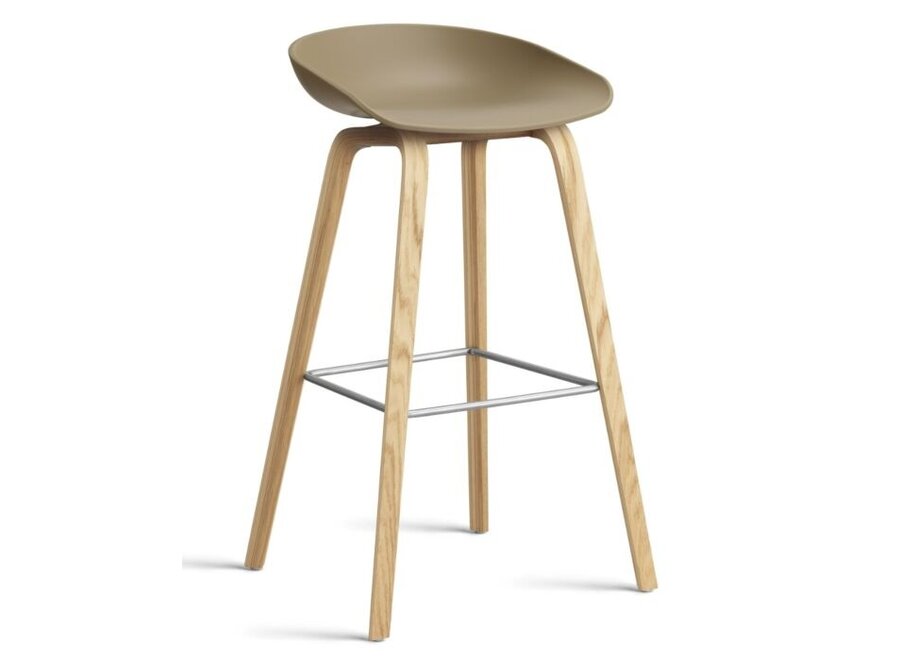 SHOWROOM // AAS32 Bar stool High / Water-based lacquered oak veneer / 4 leg base Stainless steel footrest H75 Standard glider/ Clay 2.0 shell-None-None