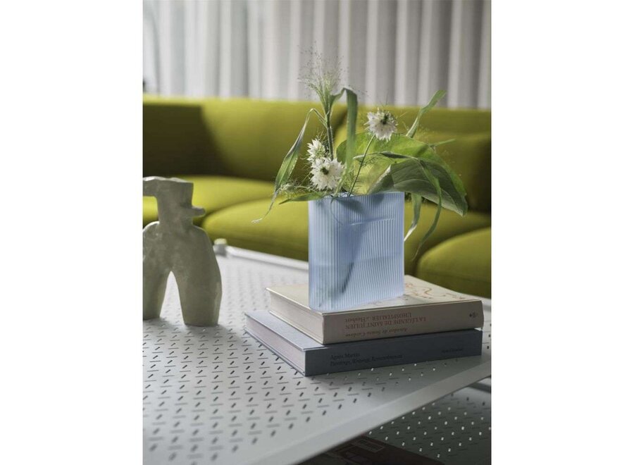 MUUTO // RIDGE VASE / LIGHT BLUE / H 16,5