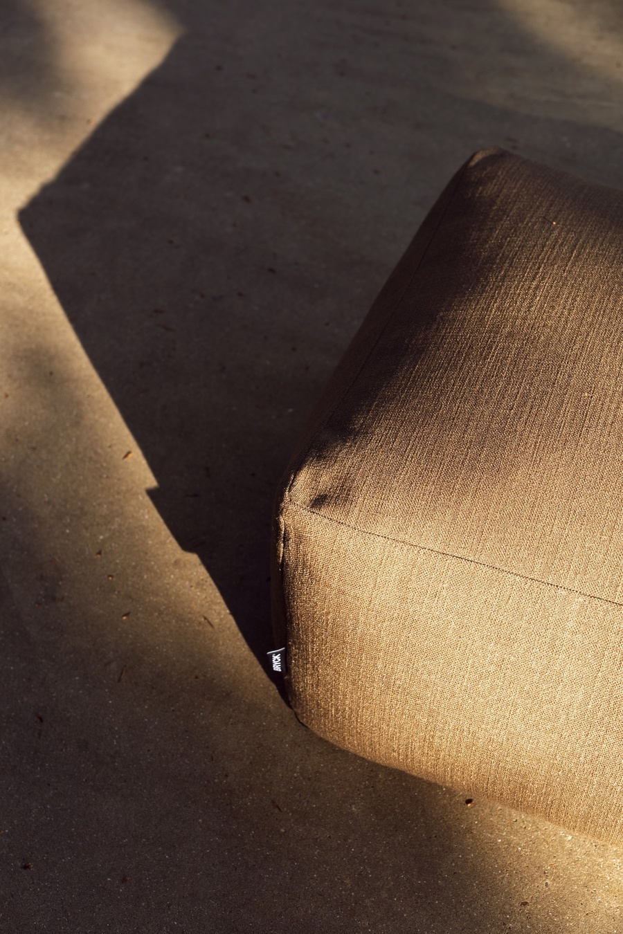 BRYCK BRYCK // CHAIR - ONE SEAT / LIMITED EDITION / ROUGHLY / 100 x 80 x 75 CM