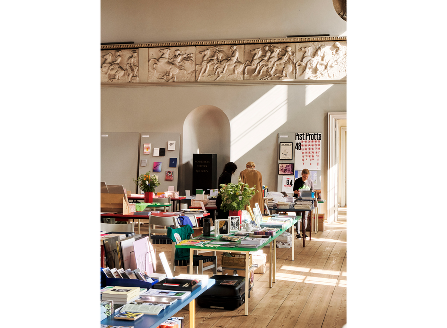 SHOWROOM // Two-Colour Ivory Powder Coated Steel / Green Mint Lacquered Valchromat - L200 x W90 x H74 cm