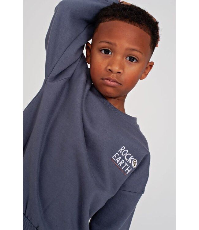 Sturdy 71600682 Sweater met backprint oversized - Rock the Earth Blauw