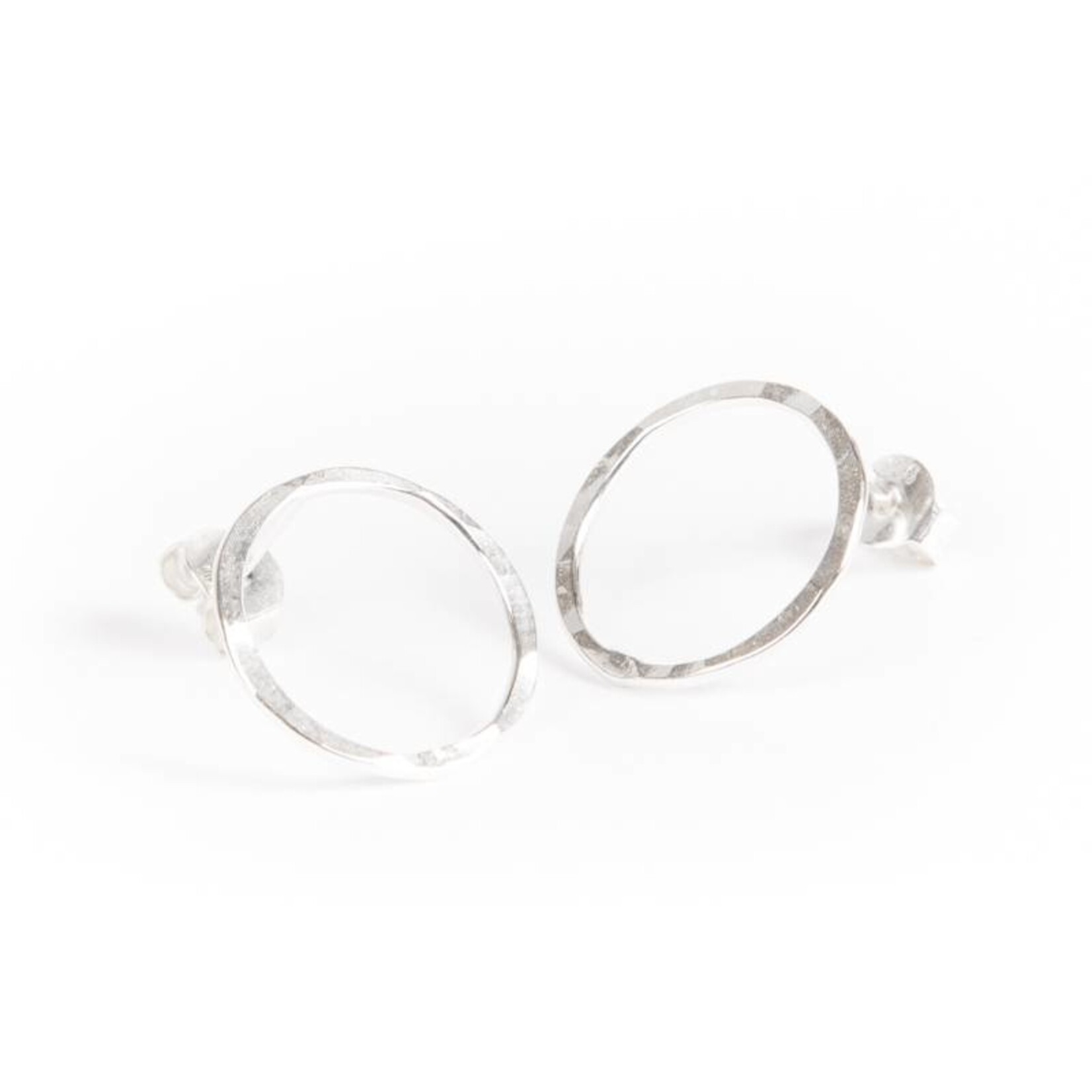 charlotte wooning oorbel circles hammered - zilver