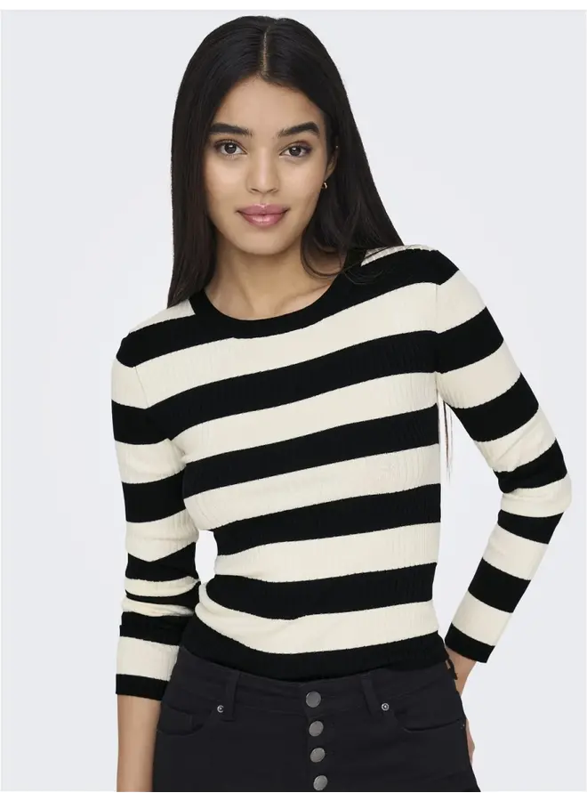 Plum O-neck Pullover Black