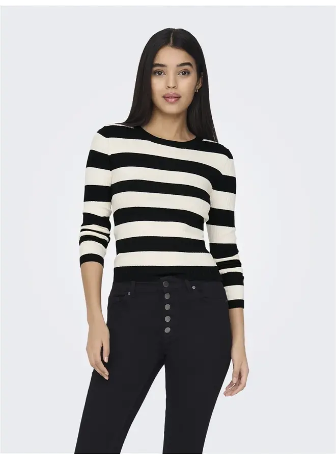 Plum O-neck Pullover Black