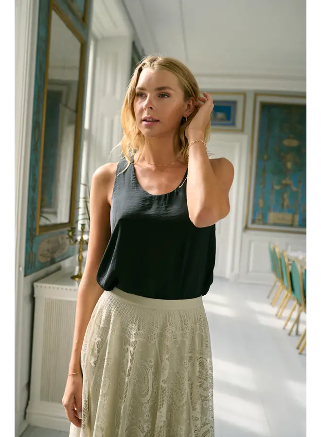 Allie Top Black Deep