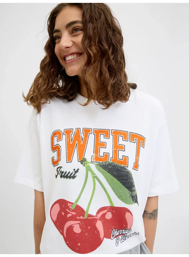 Millow Loose Tee Bright White Sweet Fruit
