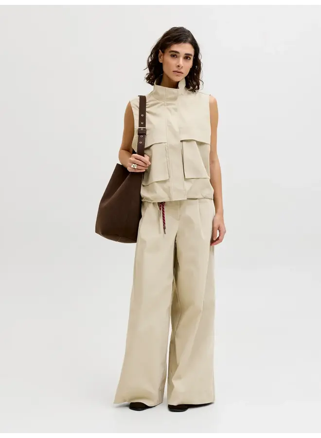 Carol Olive Vest Spray Green