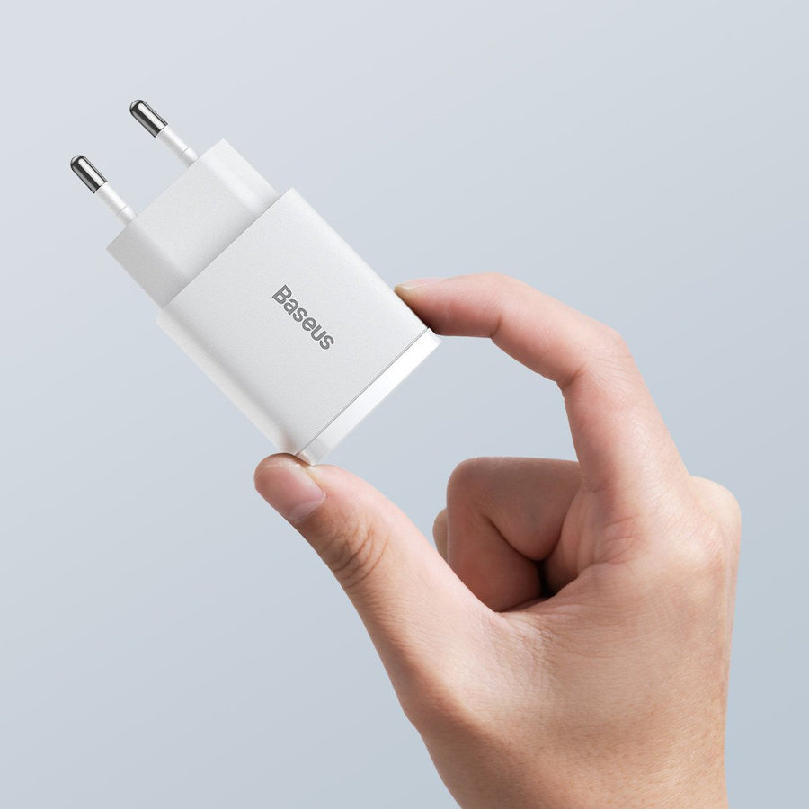 Compact Travel Charger USB-A/USB-C 20W