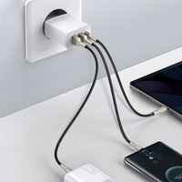 Kompaktes Reiseladegerät 2x USB-A + USB-C 30W