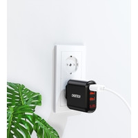 Travel charger 3x USB-A LED