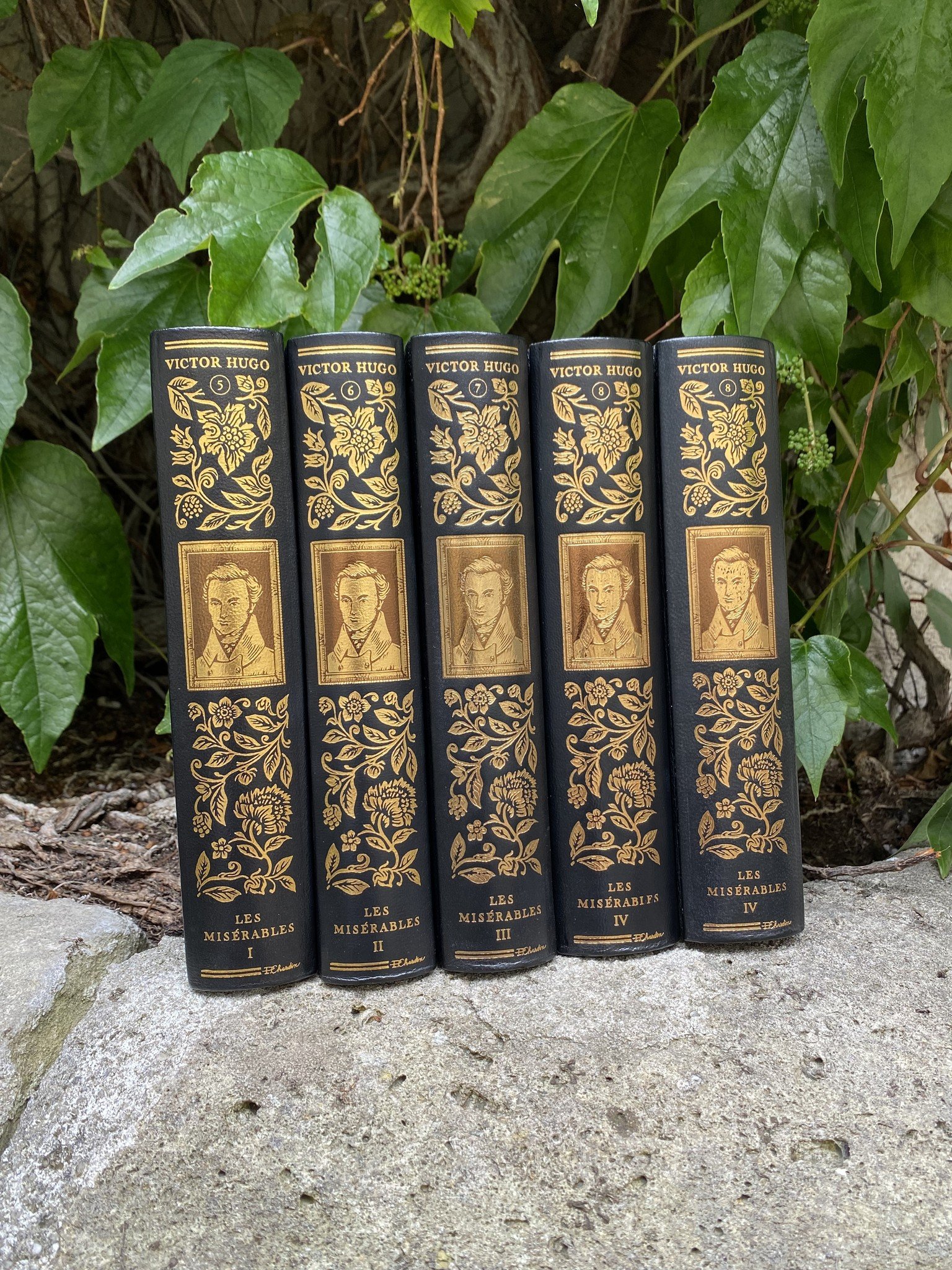 Victor Hugo - Les Misérables - Collection en 5 volumes