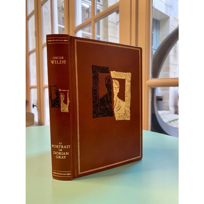 Laissez-vous séduire par Le portrait de Dorian Gray, un roman qui explore les limites de l’art et de la morale.