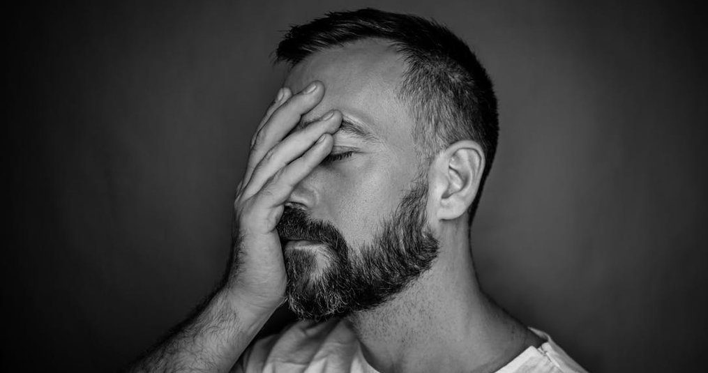 Waarom vallen mensen uit bed tijdens hun slaap?