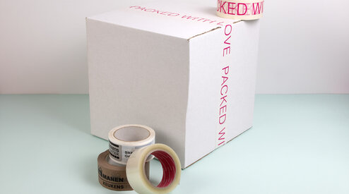 Verpakking in stijl: de onmisbare voordelen van bedrukt tape