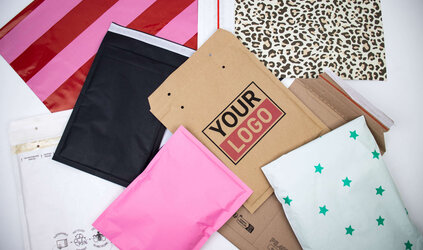 Enveloppen kiezen voor verzending: Een gids van bubbeltjes enveloppen tot kartonnen enveloppen