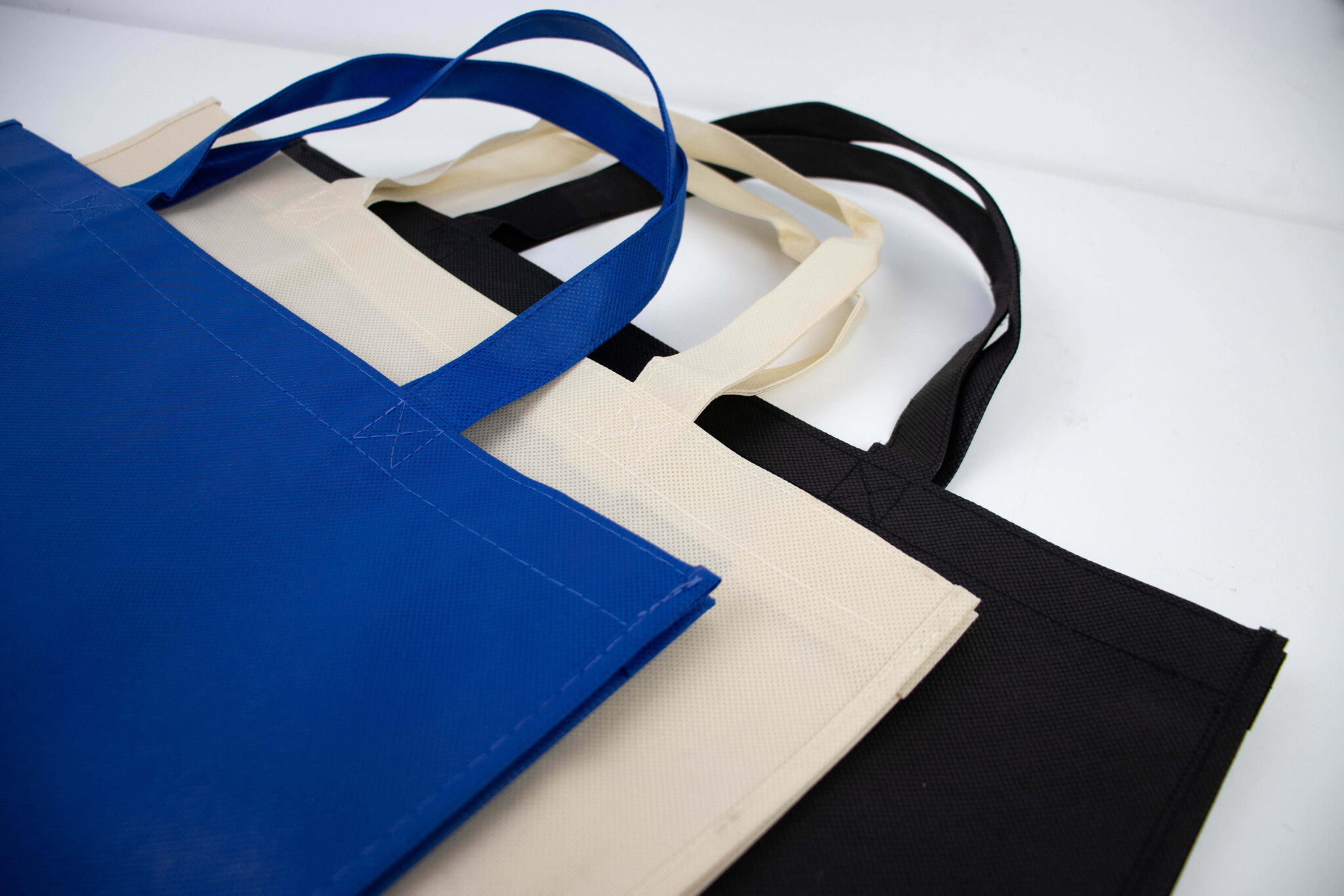 Non woven tassen als herbruikbaar alternatief: Duurzaamheid en gebruiksgemak