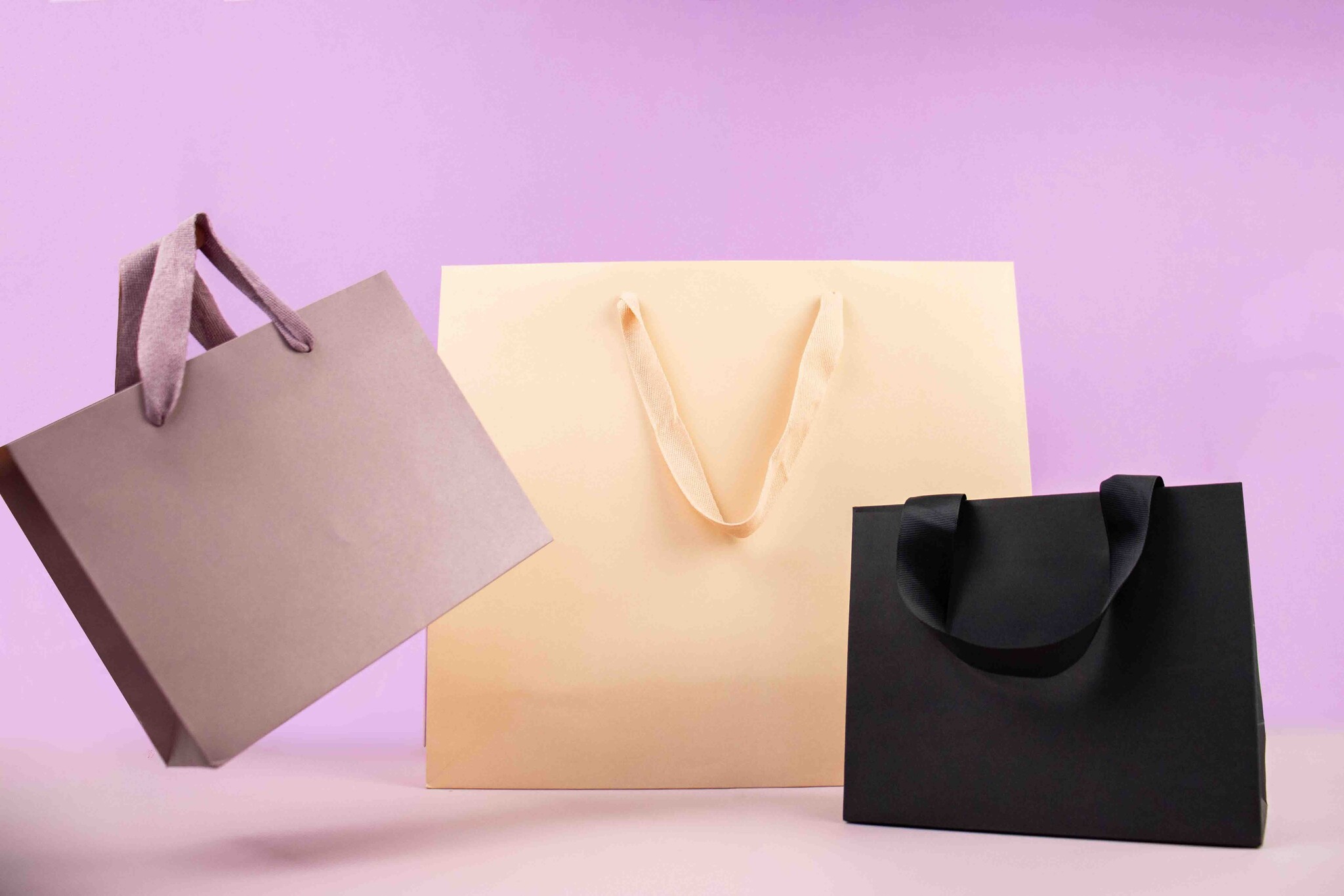 Hoe kies je de juiste luxe papieren tas voor jouw product?