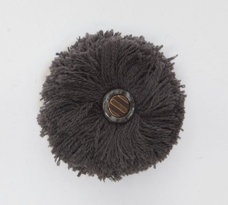 COSTO Detachable pom-pom dark grey
