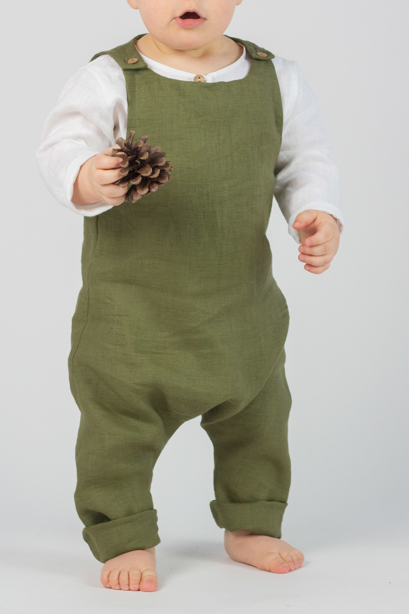 HULMU DESIGN Salopette en lin vert olive pour bébé