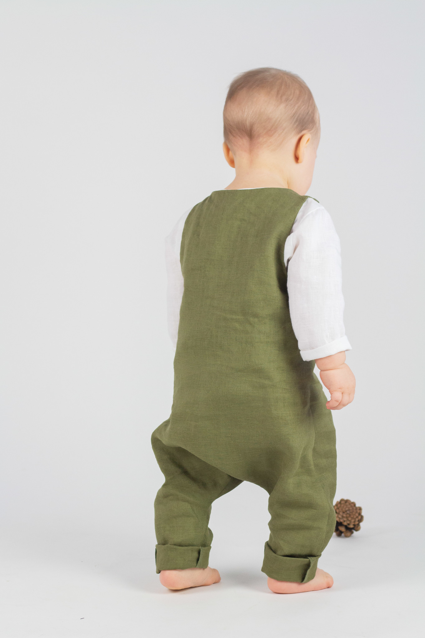 HULMU DESIGN Salopette en lin vert olive pour bébé