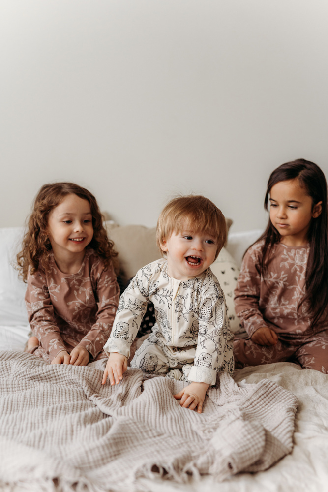 AARRE Kinder Pyjama "Owl" kakaofarben aus Biobaumwolle