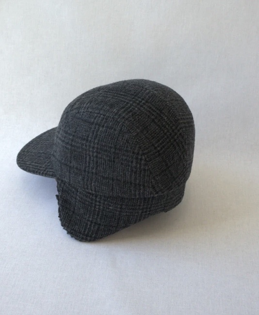 FLOOM STUDIO 5-panel woollen cap in grey with earflaps