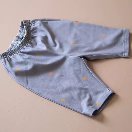 Pantalon pour enfants de couleur violette