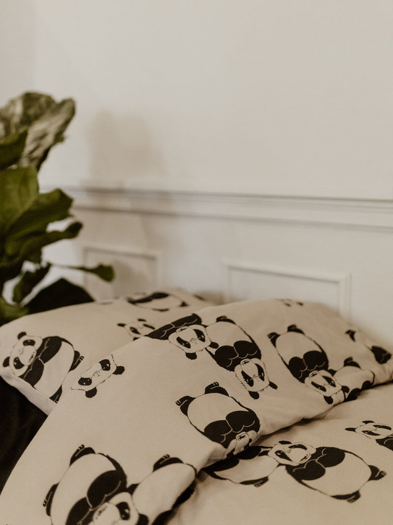 Bouncer panda Duvet Cover Set 150x210 / 50x60 cm black/grey-brown