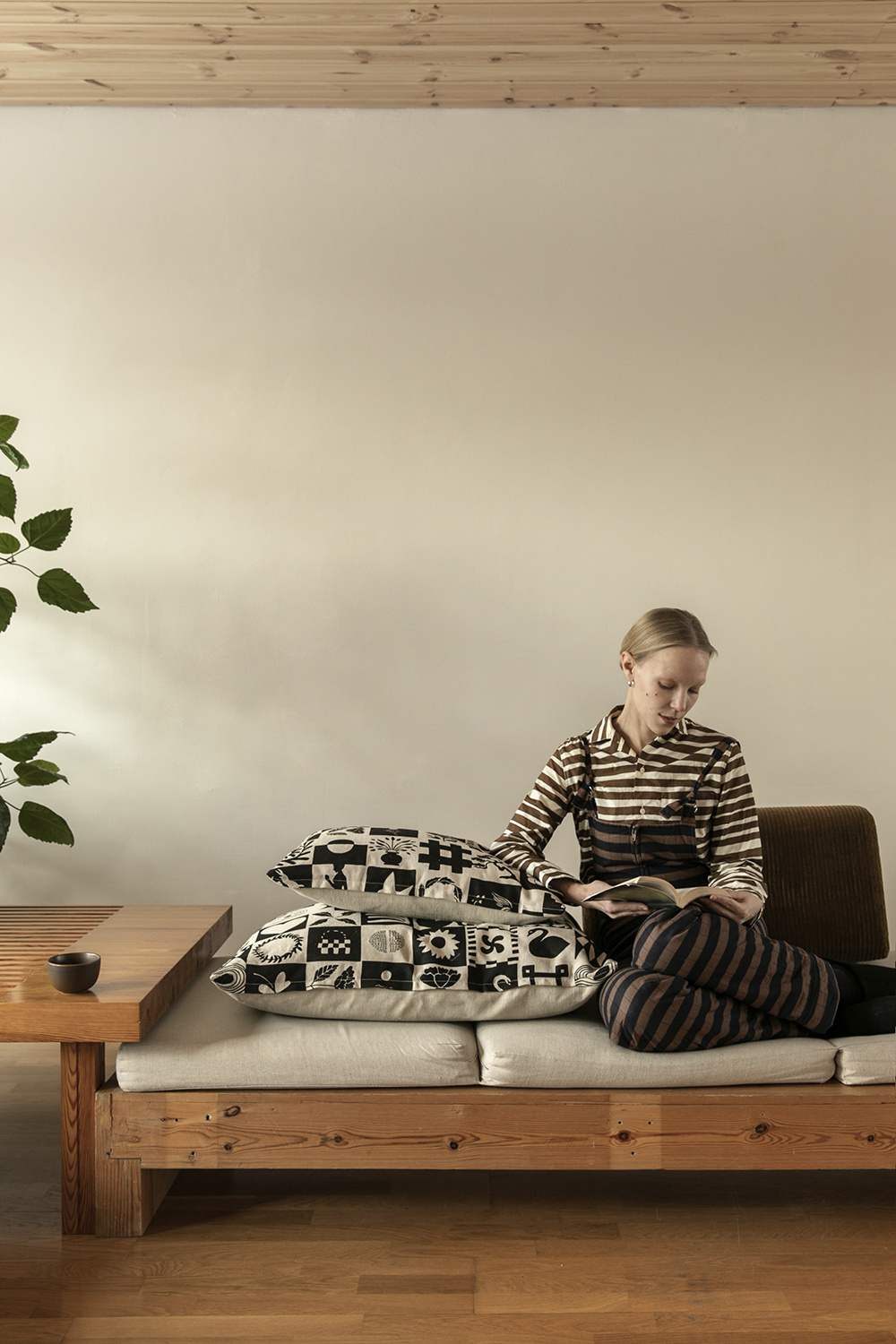 SAANA JA OLLI Hemp cushion cover "Kaukana kotoa"