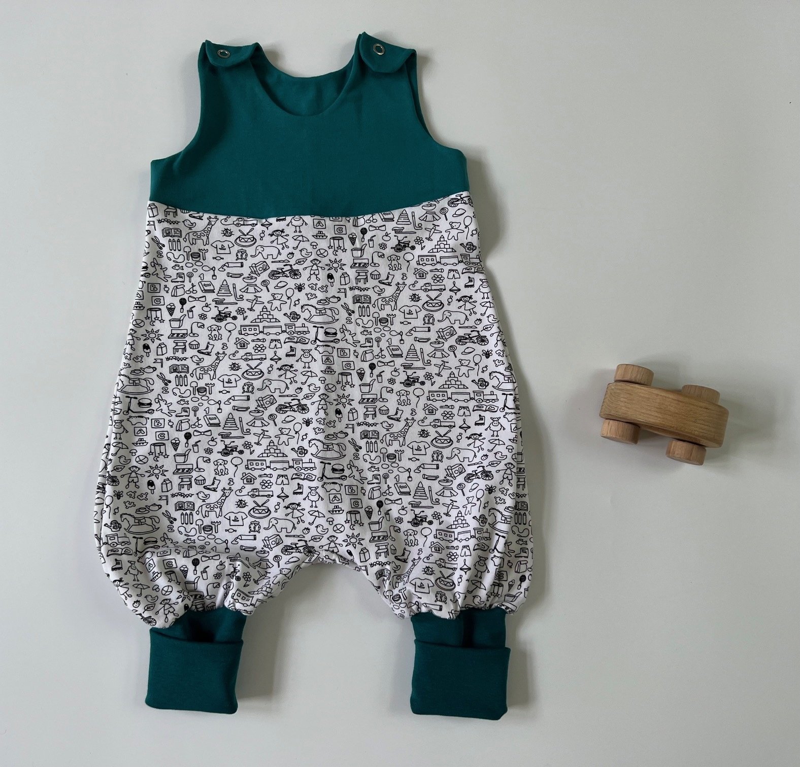 Baby romper black/white - with growing cuffs!