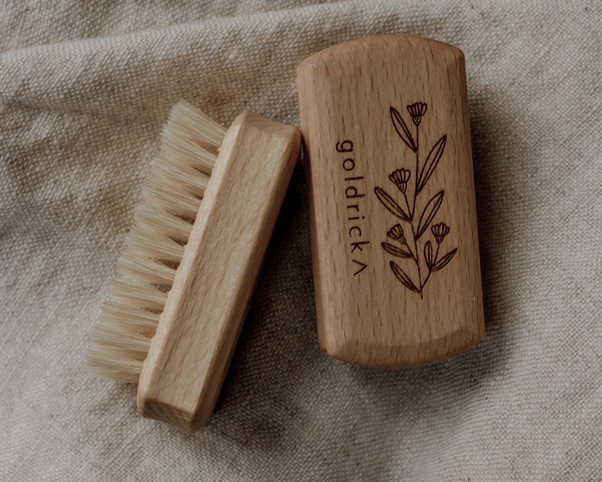 GOLDRICK Children's Wooden Nail Brush