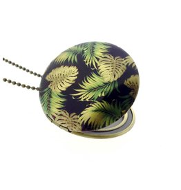 Locket tropical leafs