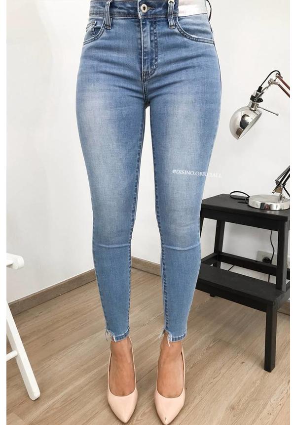 QUEEN HEARTS JEANS - LIGHT BLUE - BASIC SKINNY JEANS MID WAIST