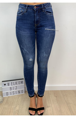 QUEEN HEARTS JEANS - MEDIUM BLUE - PERFECT DISTRESSED SKINNY PUSH UP - 9515 QUEEN HEARTS JEANS - MEDIUM BLUE - PERFECT DISTRESSED SKINNY PUSH UP - 9515
