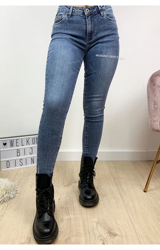QUEEN HEARTS JEANS - BLUE - SKINNY CROP FRAY HEM - 9020 QUEEN HEARTS JEANS - BLUE - SKINNY CROP FRAY HEM - 9020
